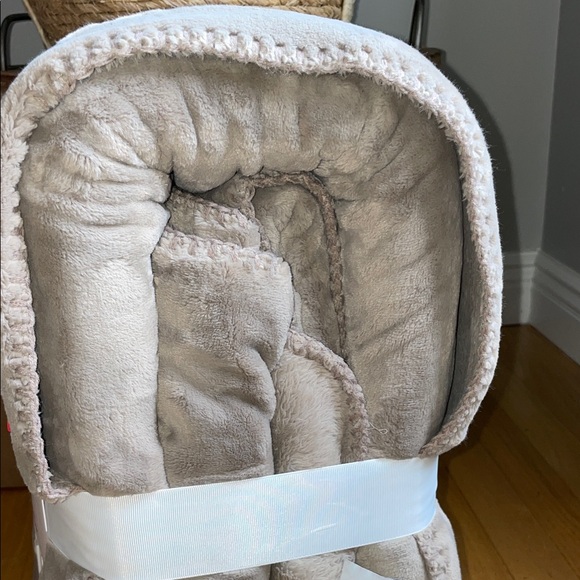 UGG Novah Queen Soft Decadent Plush Fleece Blanket …NWT! - Picture 5 of 10